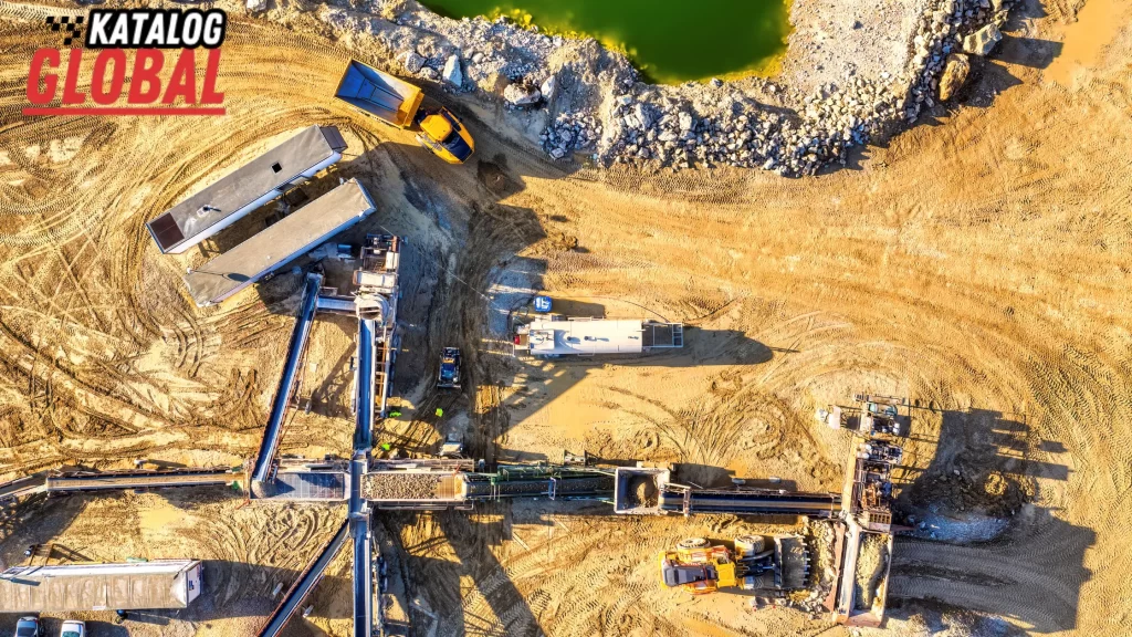 Aerial view of a mining site with equipment, vehicles, and storage areas for extracted materials. Can you have your own mining company? See the logistics involved in setting up a mine.